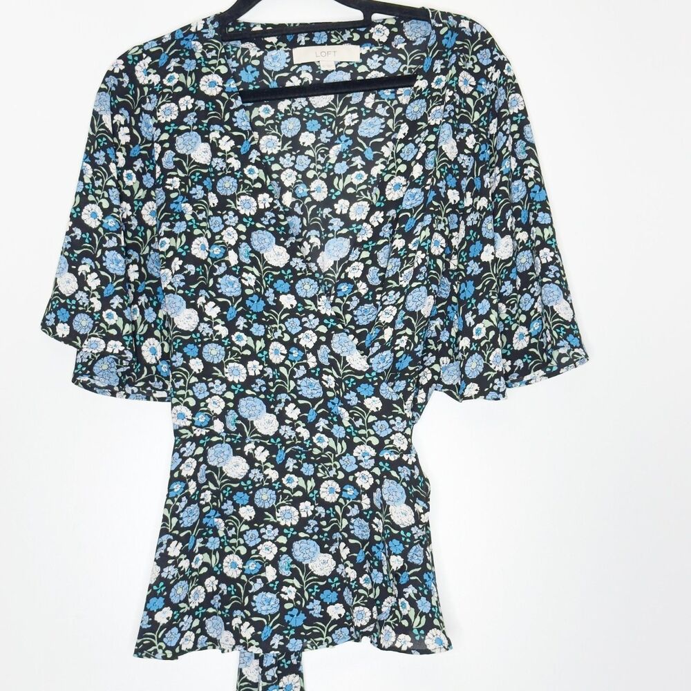 Ann Taylor LOFT Floral Flutter Sleeve Wrap Top Women's Size Medium